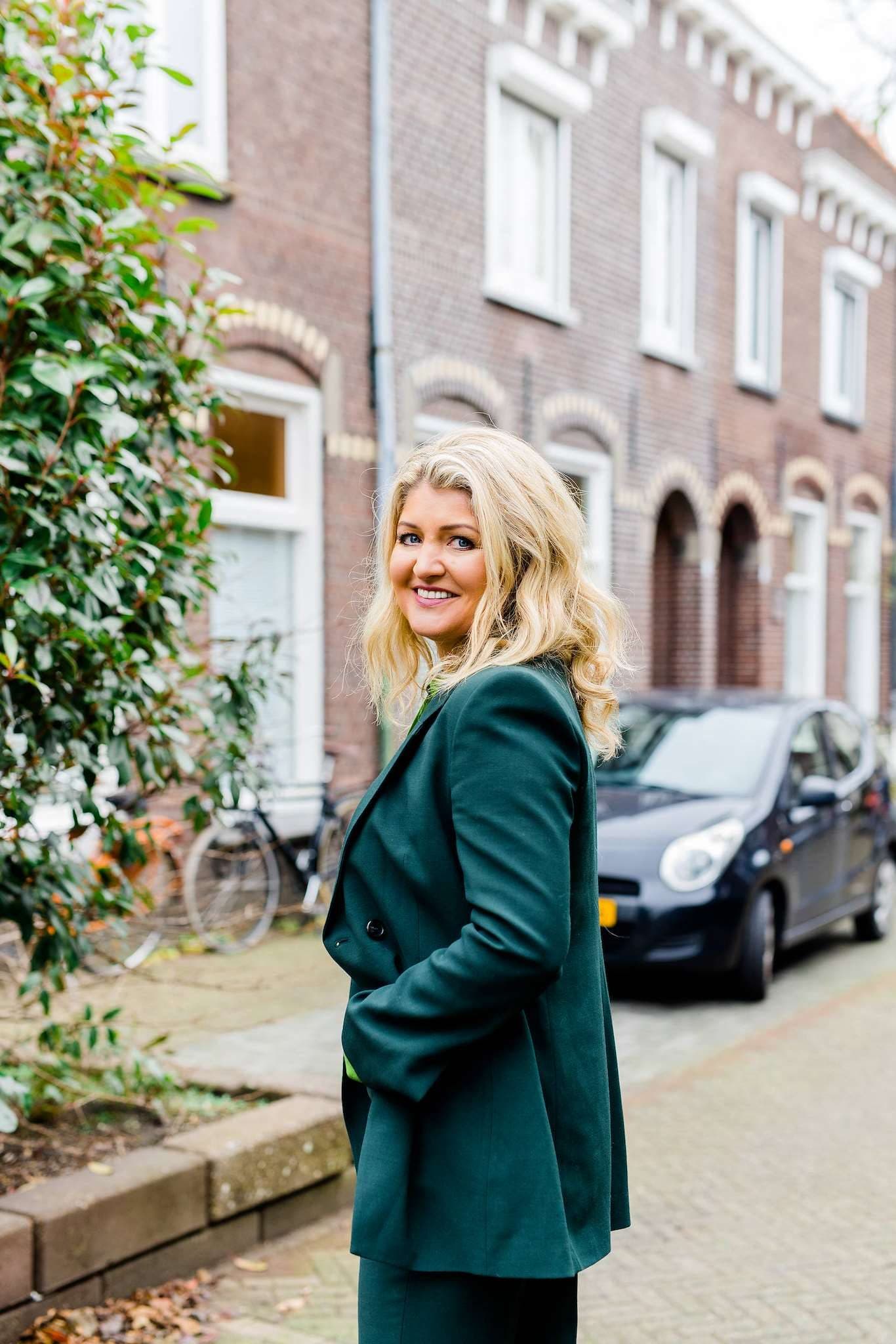 Wioletta Medalion in een woonstraat in Eindhoven